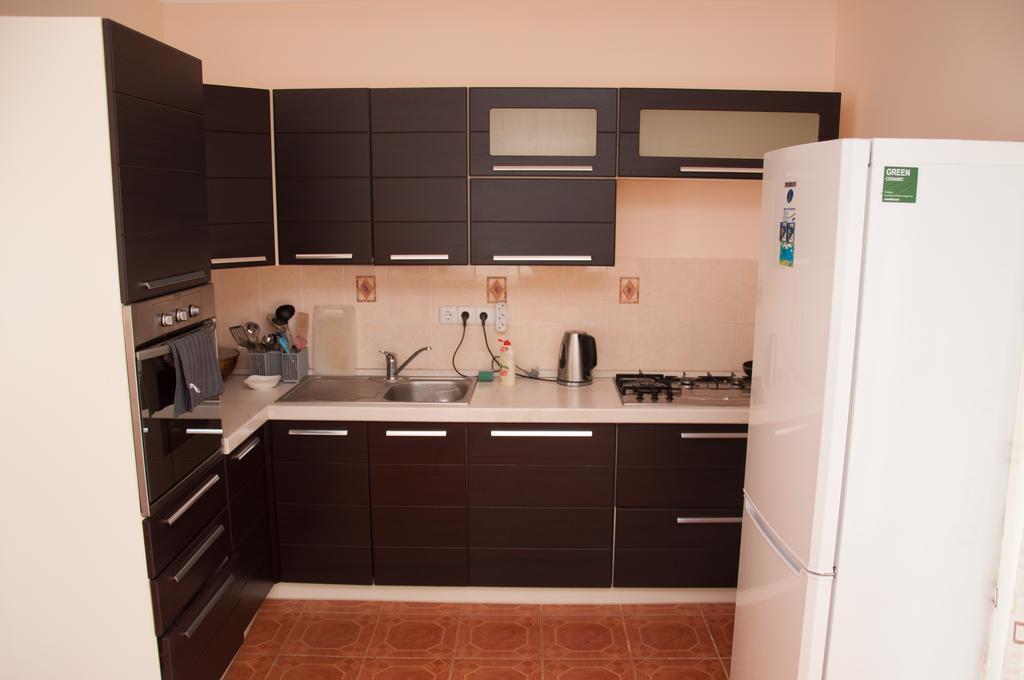 Almaty Backpackers Hostel Buitenkant foto