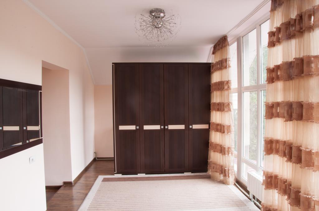 Almaty Backpackers Hostel Buitenkant foto