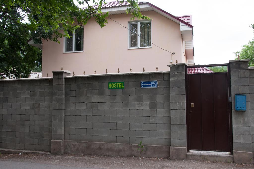 Almaty Backpackers Hostel Buitenkant foto