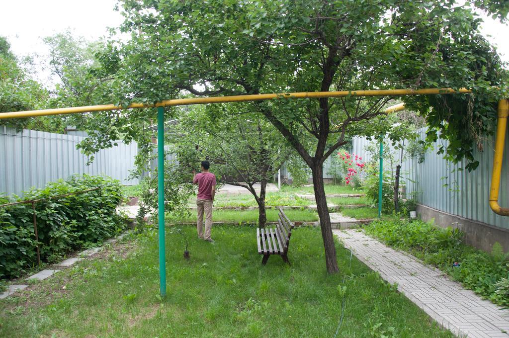 Almaty Backpackers Hostel Buitenkant foto