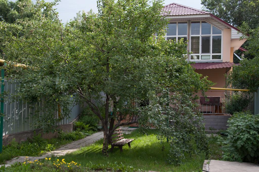 Almaty Backpackers Hostel Buitenkant foto