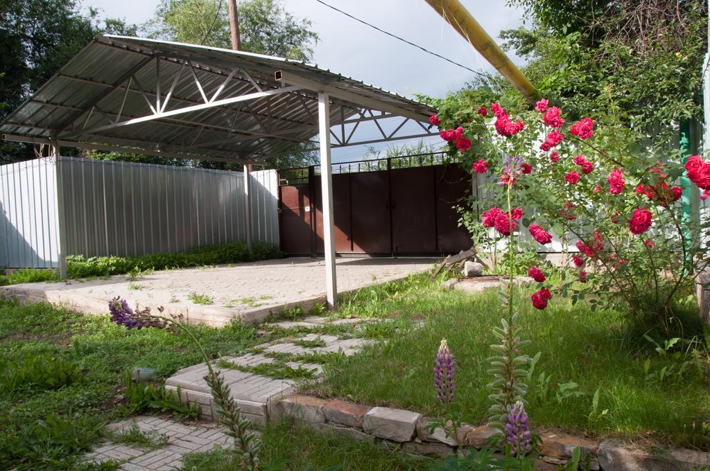 Almaty Backpackers Hostel Buitenkant foto