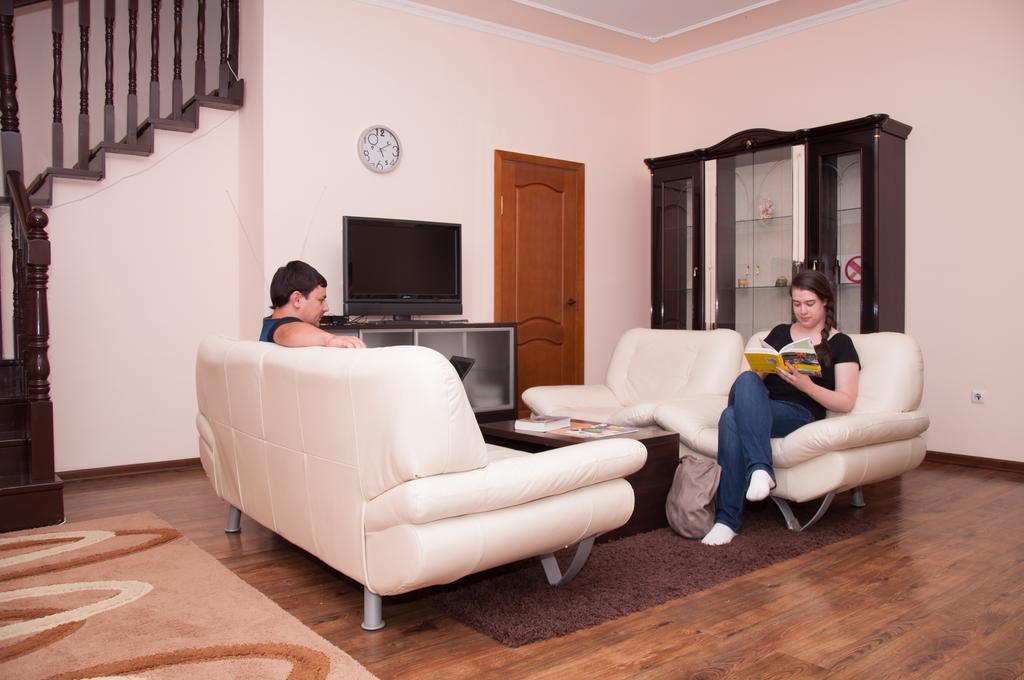 Almaty Backpackers Hostel Buitenkant foto