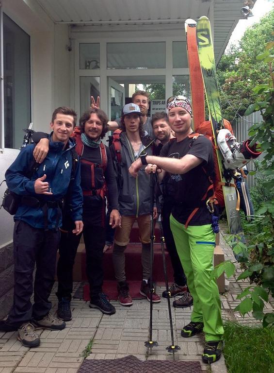 Almaty Backpackers Hostel Buitenkant foto