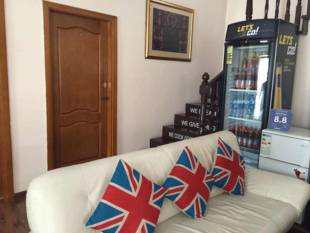 Almaty Backpackers Hostel Buitenkant foto