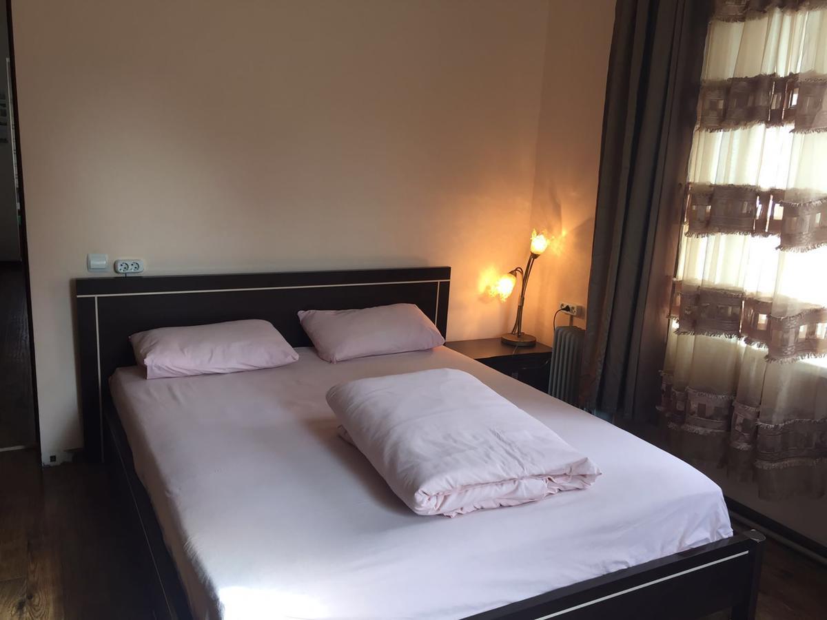 Almaty Backpackers Hostel Buitenkant foto